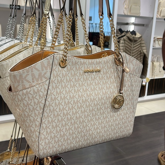 MICHAEL KORS 
Jet Set Travel Large Signature Chain Shoulder Tote Bag
Rose Gold - Picture 2 of 16